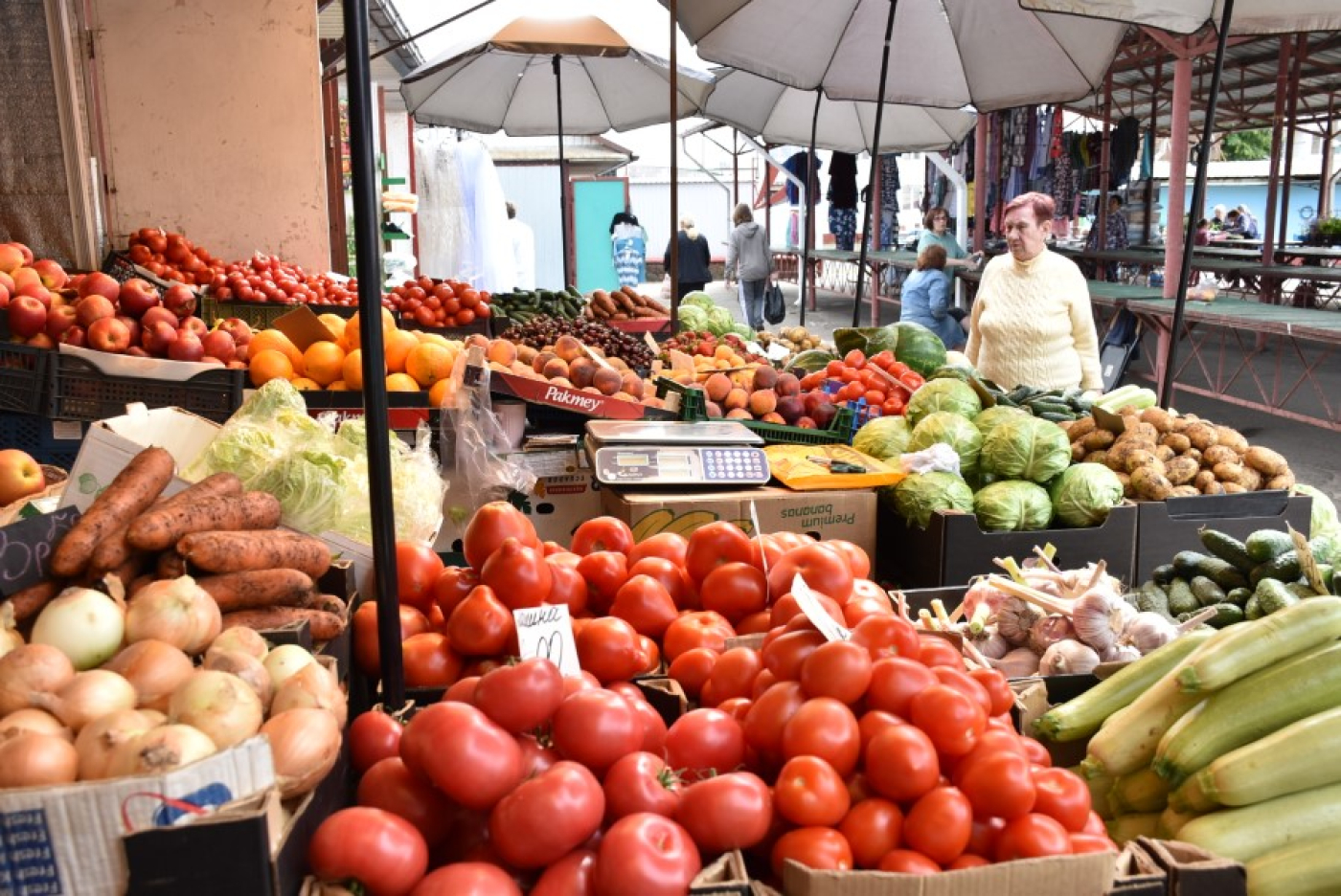 Фарбы Бярэзінскага рынку
