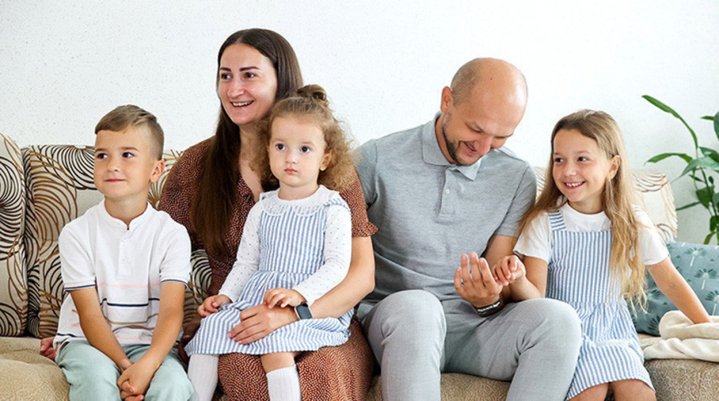 Минтруда: определен порядок сокращения рабочего дня на один час для многодетных родителей