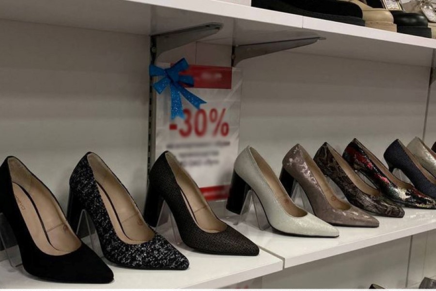 Сколько пар обуви сделано на предприятиях "Беллегпрома" в 2025 году?