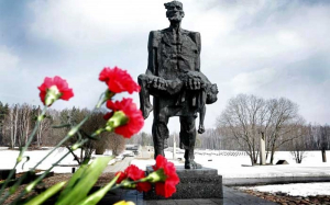 Березинцы приехали в мемориальный комплекс "Хатынь"