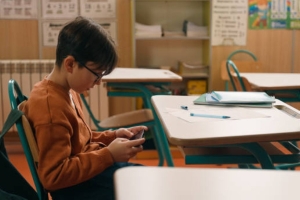 Выгнать за плохое поведение с урока нельзя – учителям назвали 6 разрешенных методов дисциплины