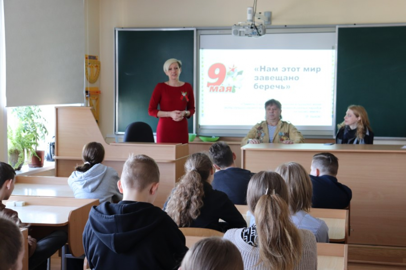 На уроку памяці ў гімназіі