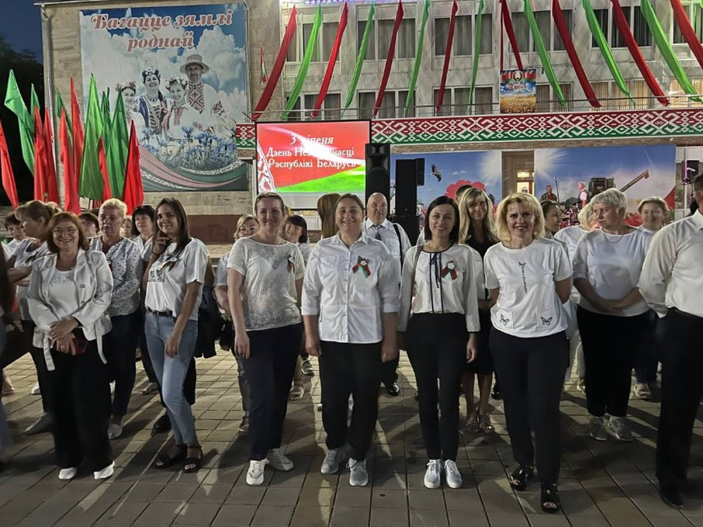 Споем гимн вместе