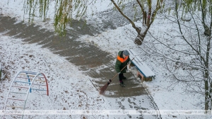 Более 3 тыс. работников ЖКХ очищают улицы от снега и льда в Беларуси