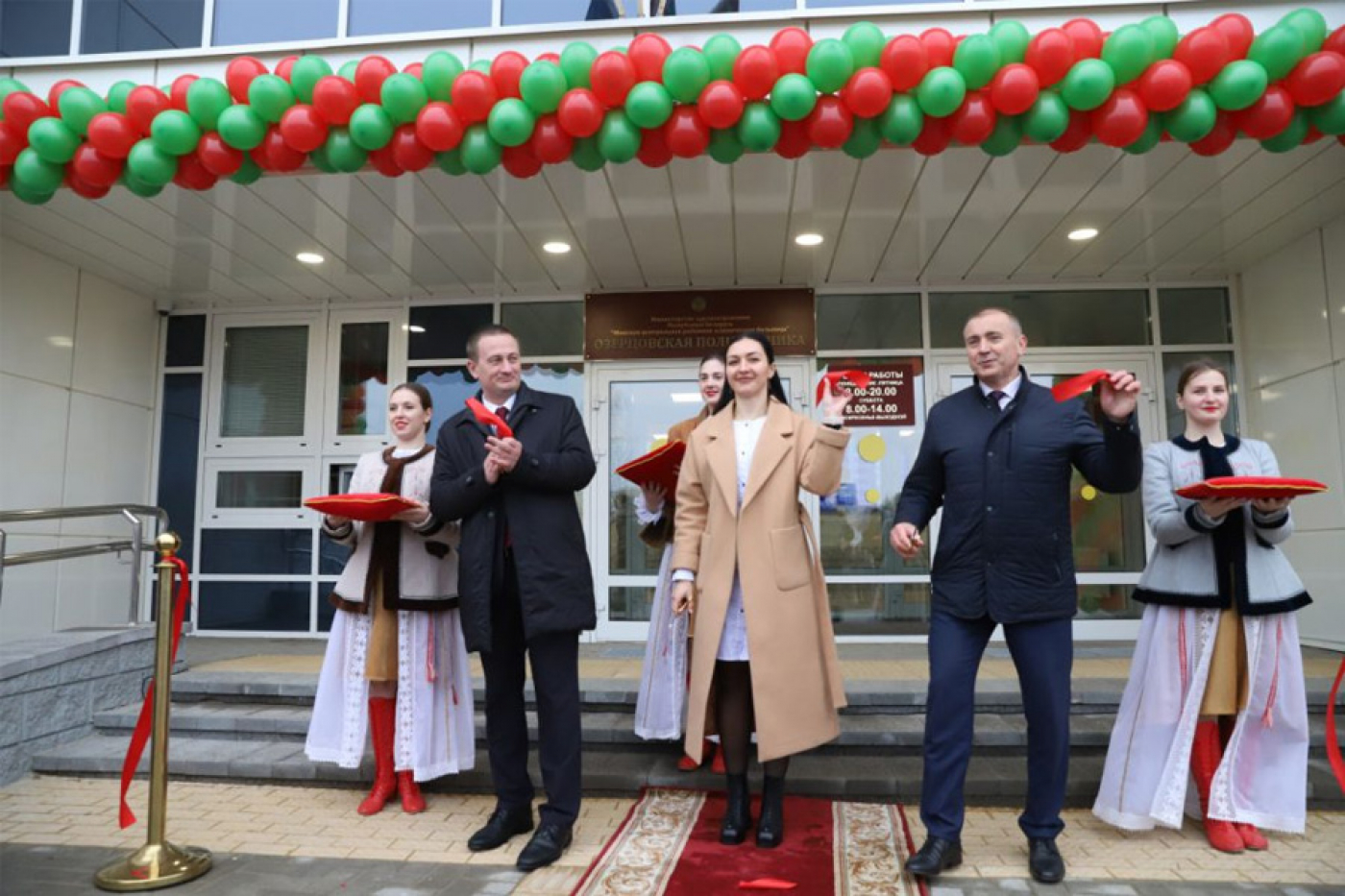 Турчин: «Здание получилось близким к идеальному». В Озерце открыли новую поликлинику