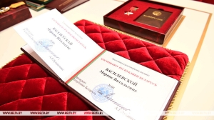 Марина Василевская удостоена звания Героя Беларуси. Лукашенко вручил награду белорусскому космонавту