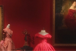 Свадебное платье из белорусской глубинки 1918 года. Что еще можно увидеть на новой выставке в НХМ?