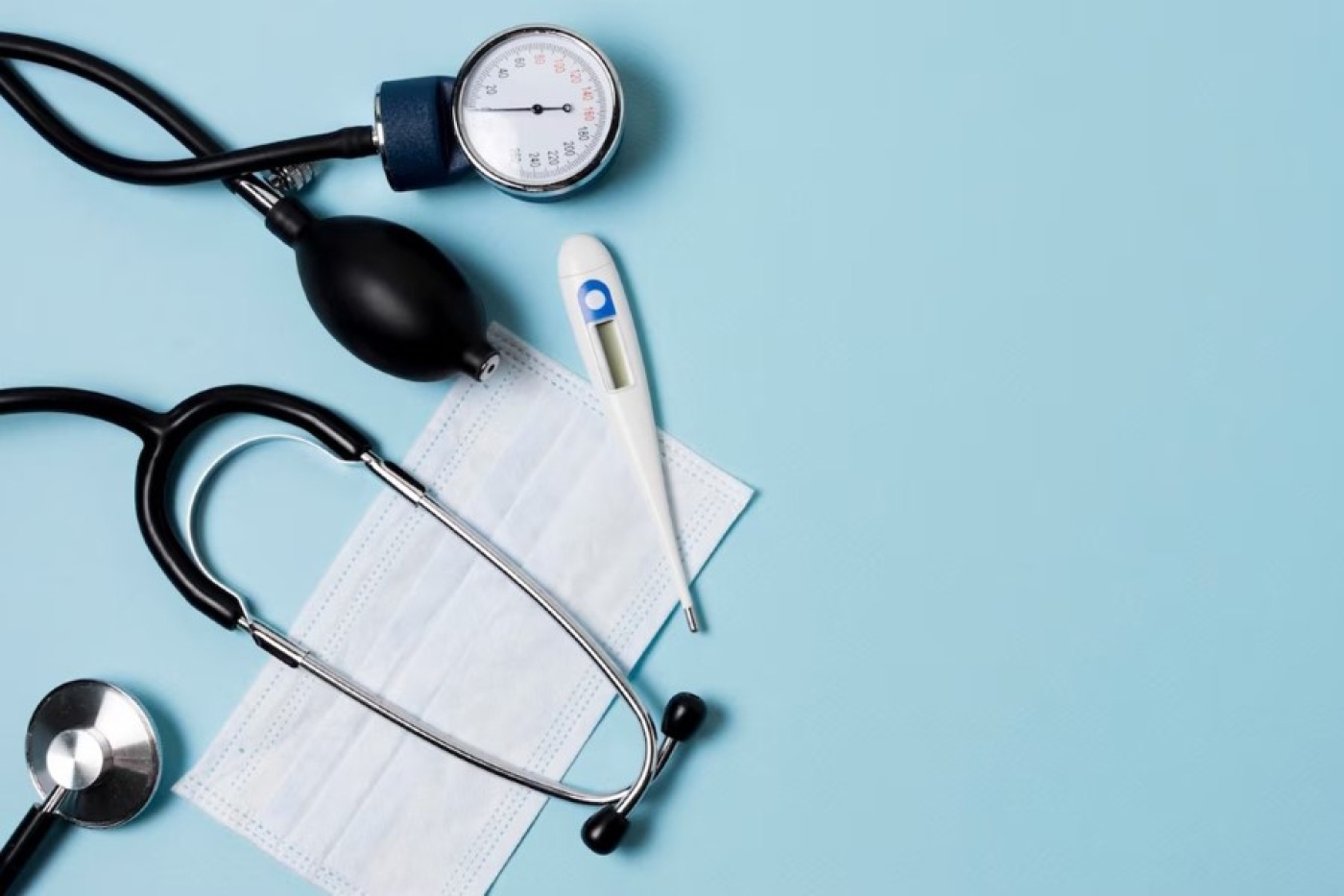 Врач рассказала, симптомом каких заболеваний может быть бледность кожи