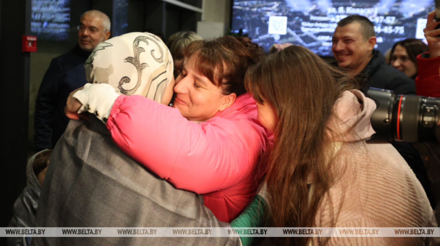 "Испытываем огромную радость". Семья из Газы о прибытии в Беларусь