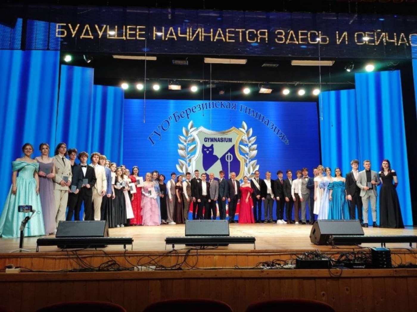 Письма в будущее! Выпускники прочли свои детские письма с мечтами и обещаниями