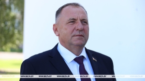 Президент по приезде в Шклов поинтересовался ситуацией. В районе новый председатель - Бартош