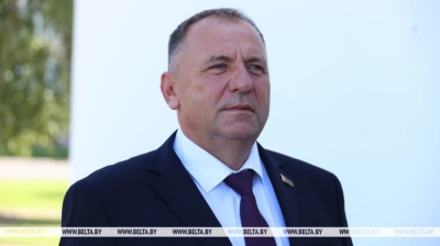 Президент по приезде в Шклов поинтересовался ситуацией. В районе новый председатель - Бартош