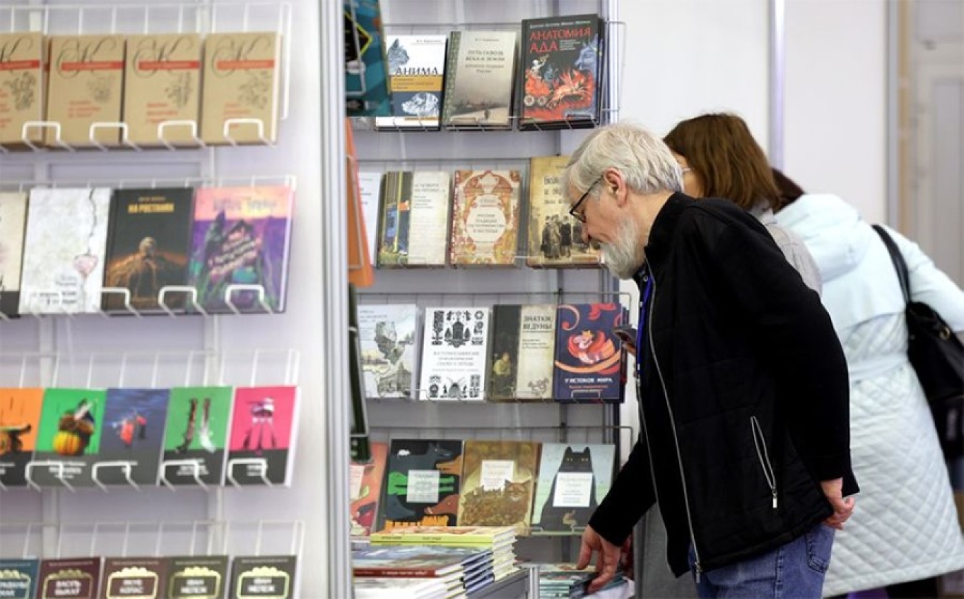 Опрос: абсолютное большинство посетителей выставки предпочитают книги в печатном формате