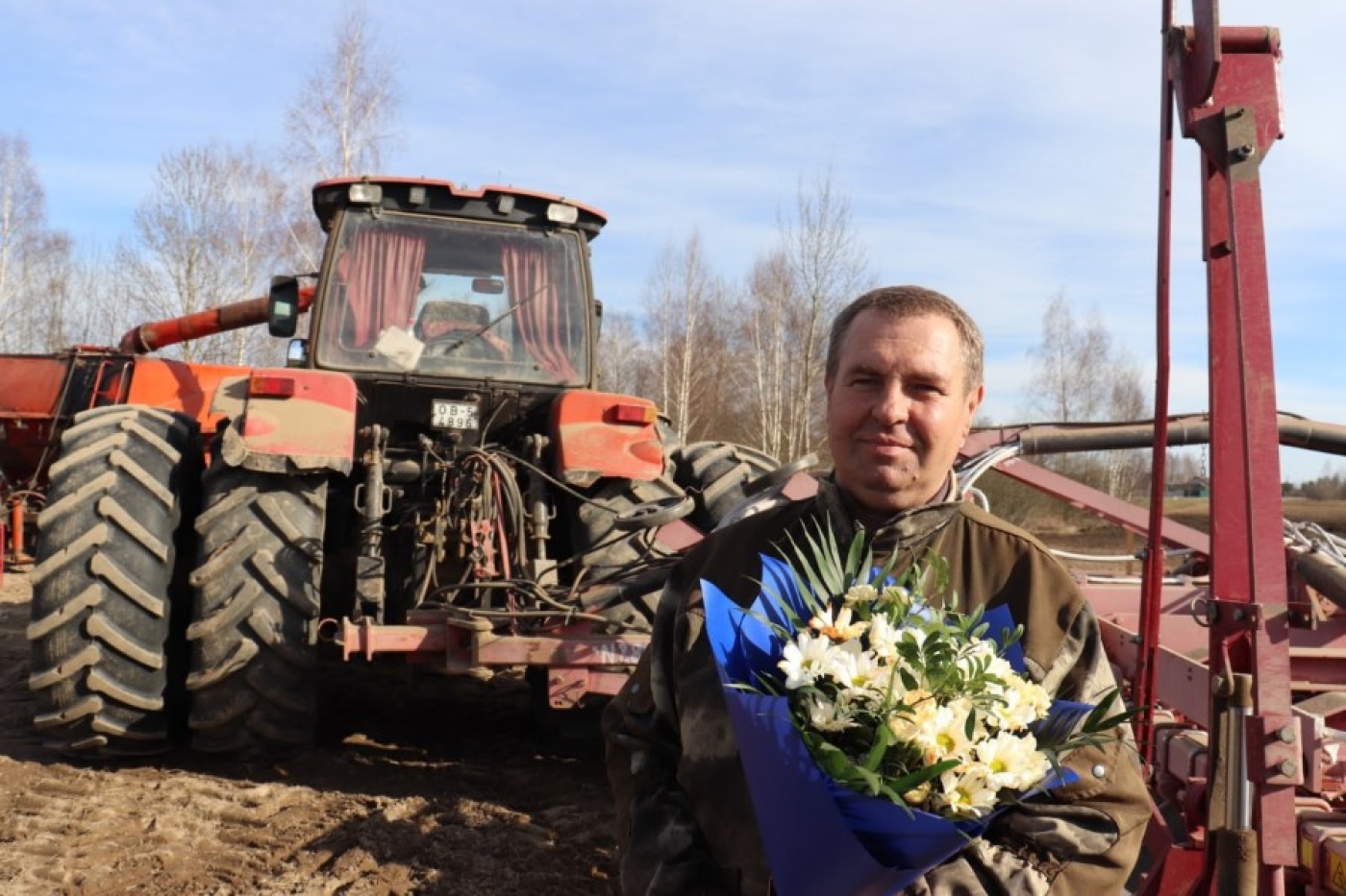 С юбилеем поздравили прямо на поле!
