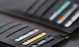 Гродненец украл банковскую карту на поминках и устроил шопинг на четыре дня