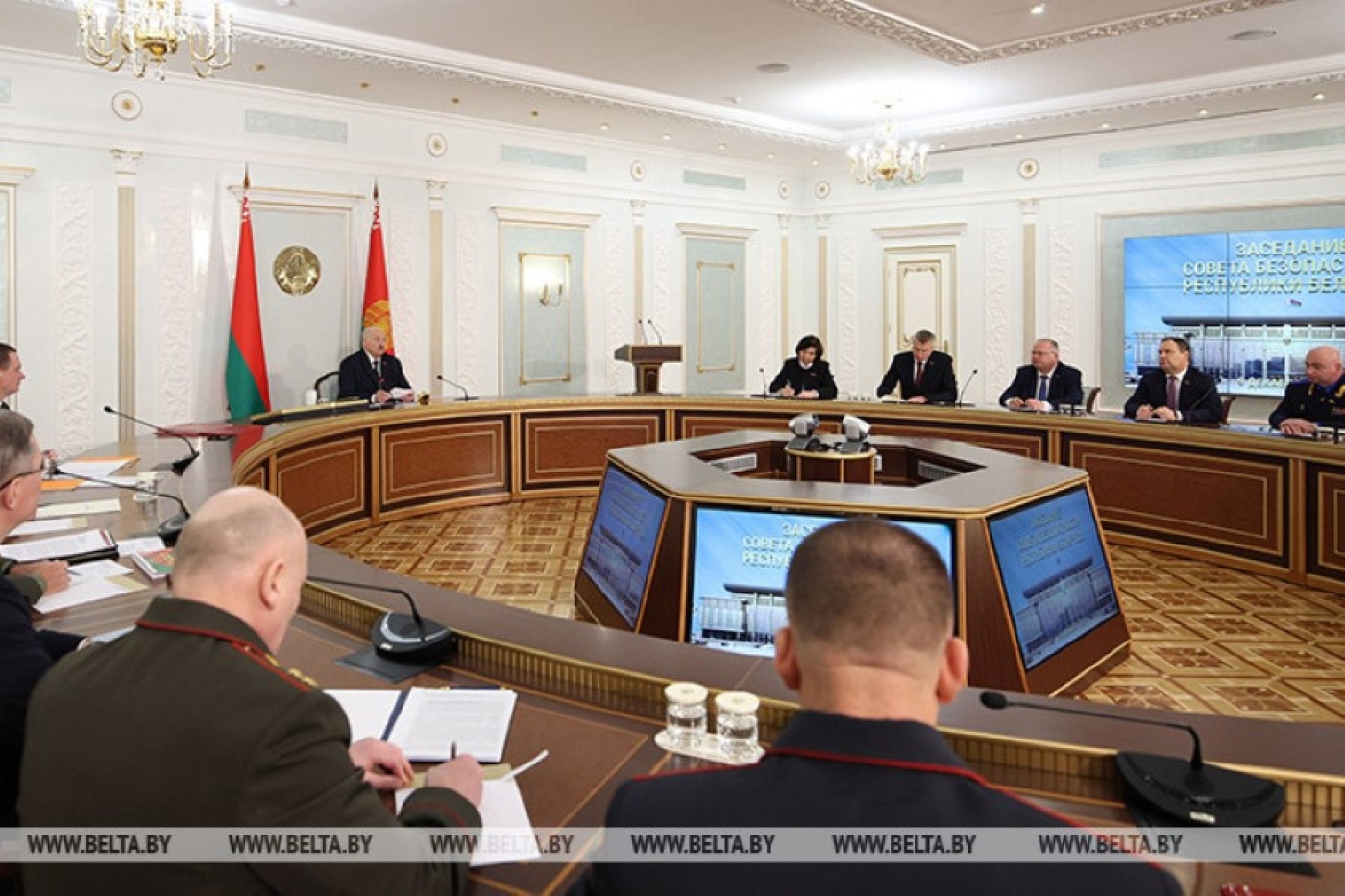 Лукашенко: Беларусь не хочет войны, но готовится, чтобы ее избежать