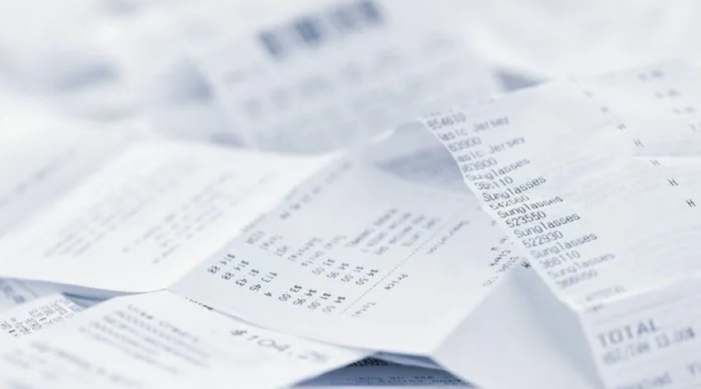 Можно ли выбрасывать чеки из магазина в макулатуру? Ответили в ЖКХ