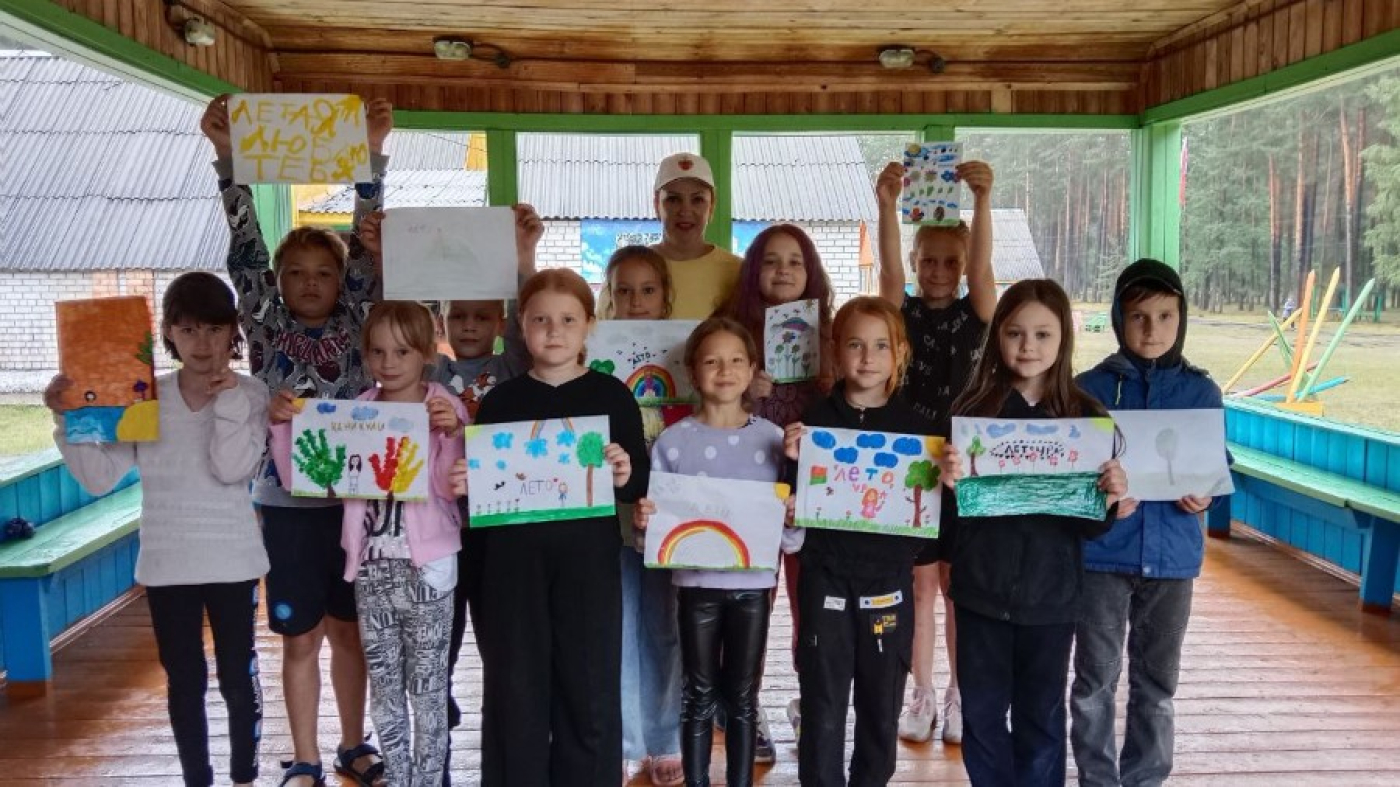 Лагерь "Папараць-кветка" светится от детских улыбок!