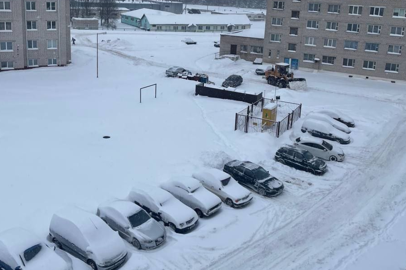 Снегопад с новой силой обрушился на район