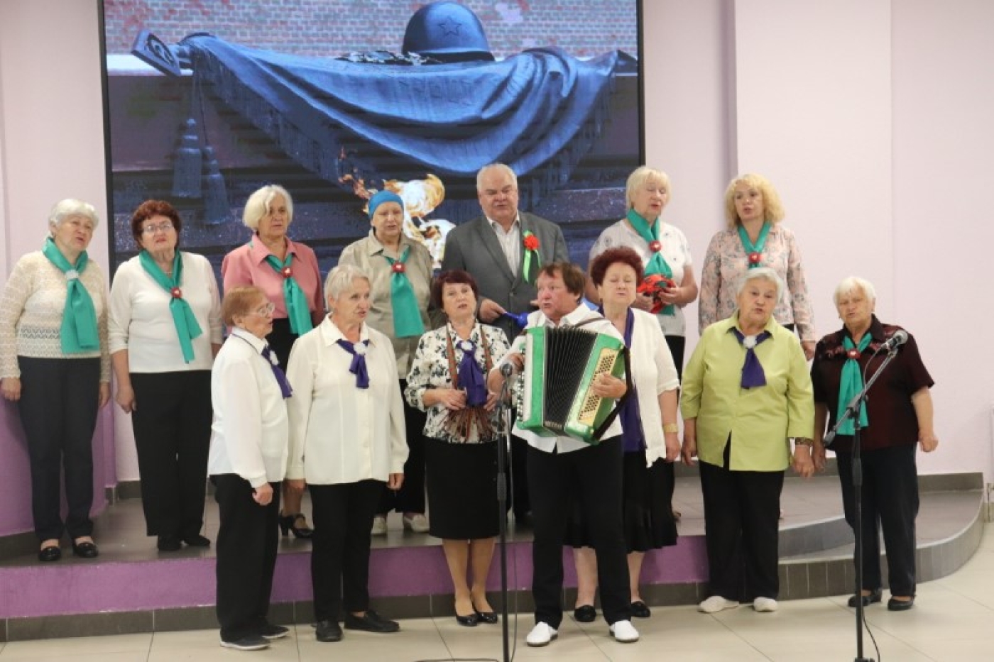 Звучали песни военных лет