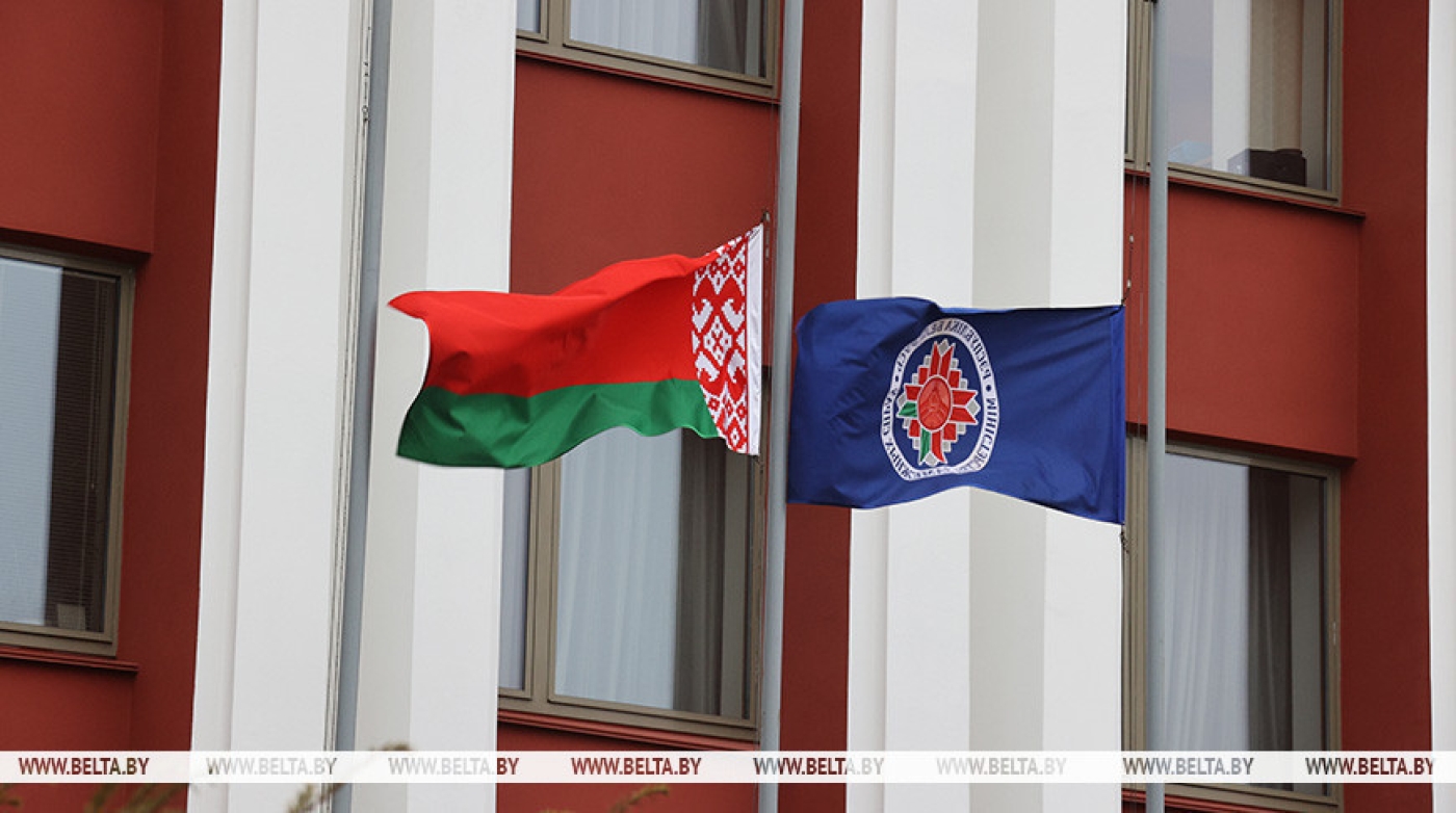 МИД Беларуси приспустил флаги в знак скорби по жертвам теракта в России