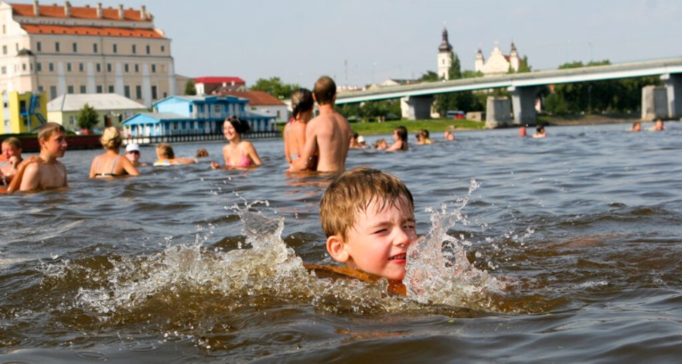 Врачи-гигиенисты напомнили, как выбрать место для купания и избежать «зуда купальщика»