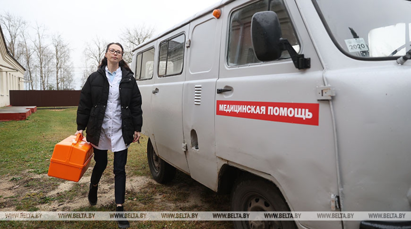"Здесь ты становишься семейным доктором". Побывали в гостях у молодых специалистов из Бродецкой амбулатории