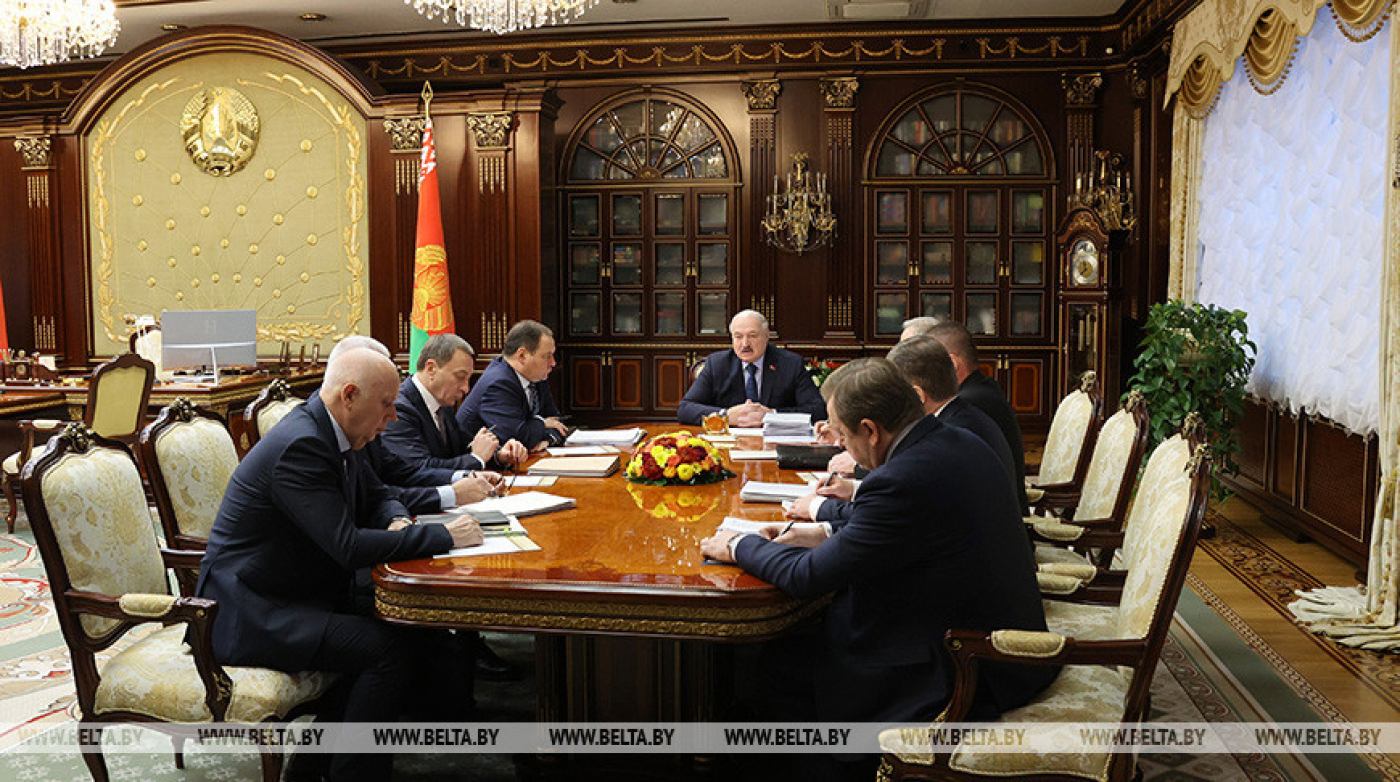 "Праздники должны быть для всех!" Лукашенко дал поручения правительству по ассортименту в малых населенных пунктах