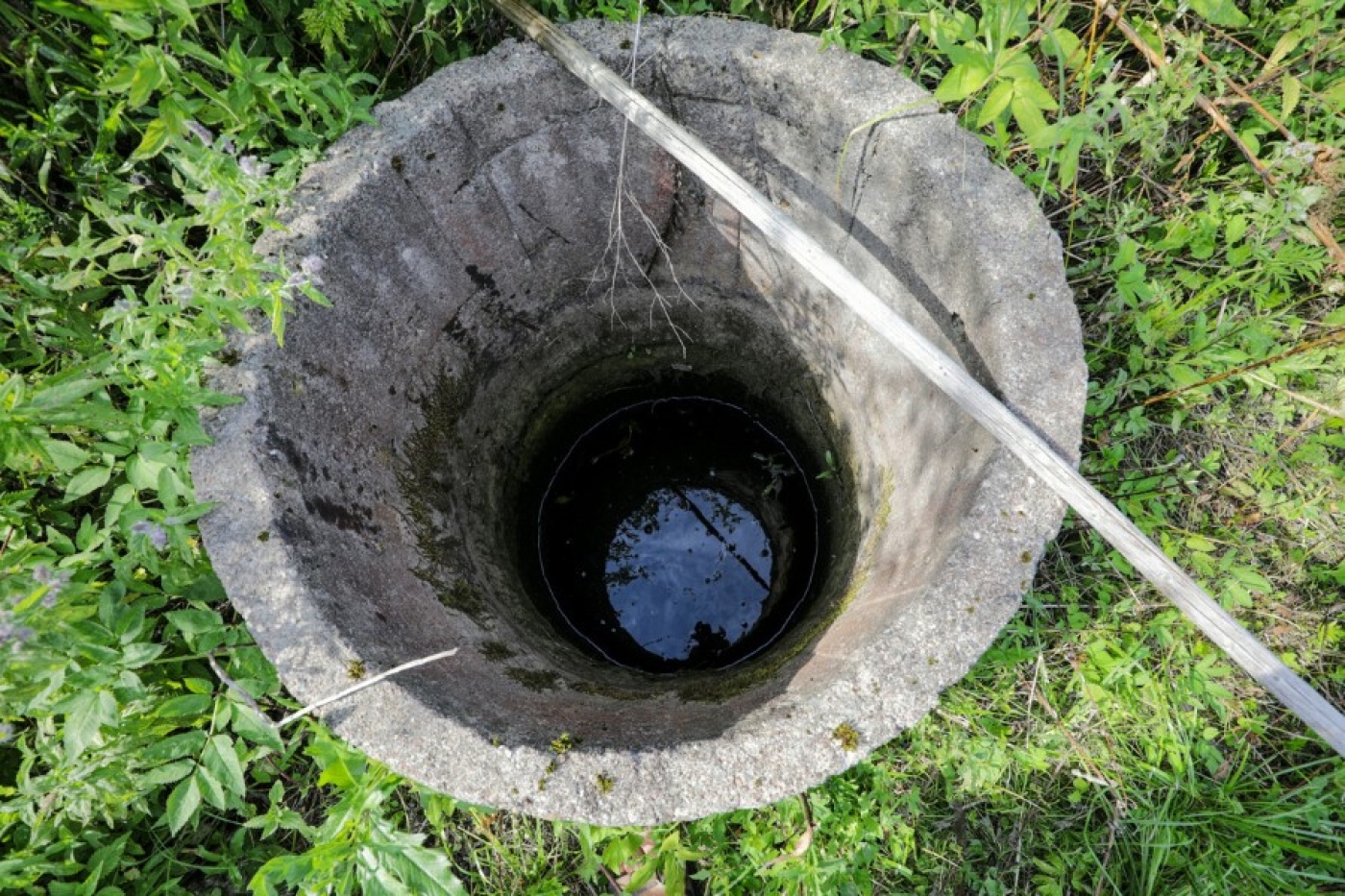 Мужчина утонул в неэксплуатируемом питьевом колодце в Островецком районе