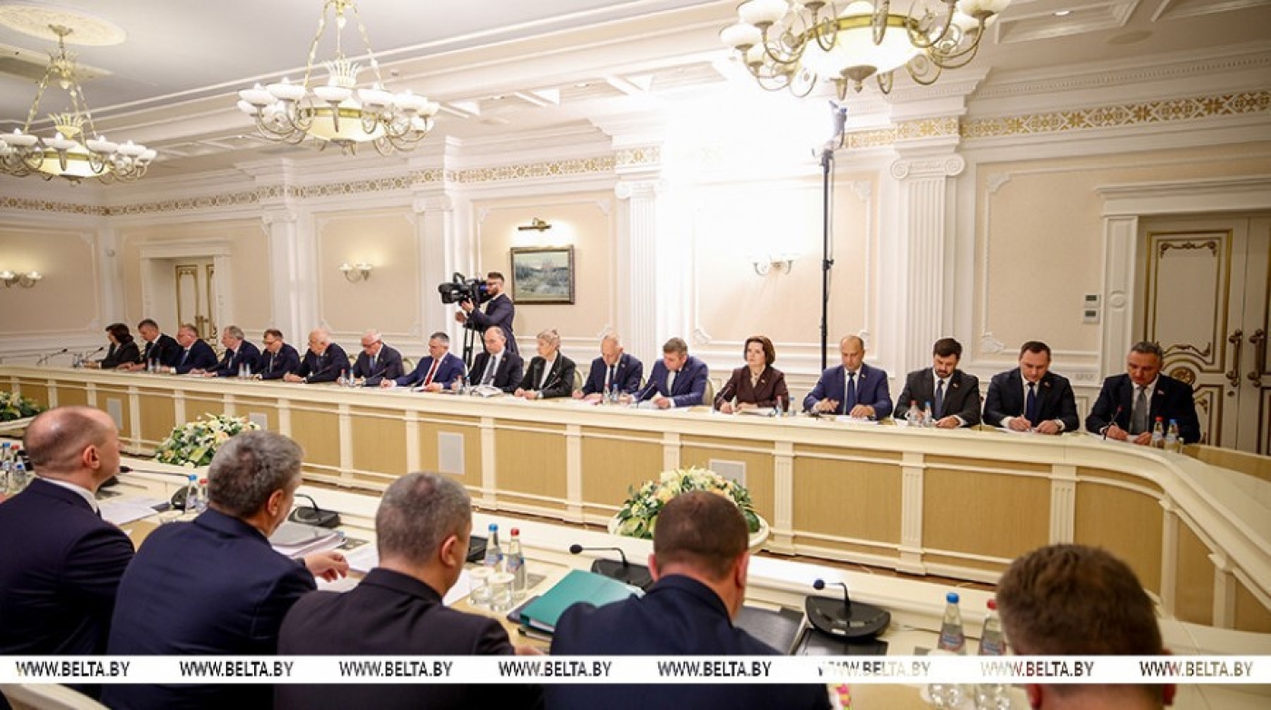 "Пока картина неоднозначная". Лукашенко о работе экономики в 2025 году