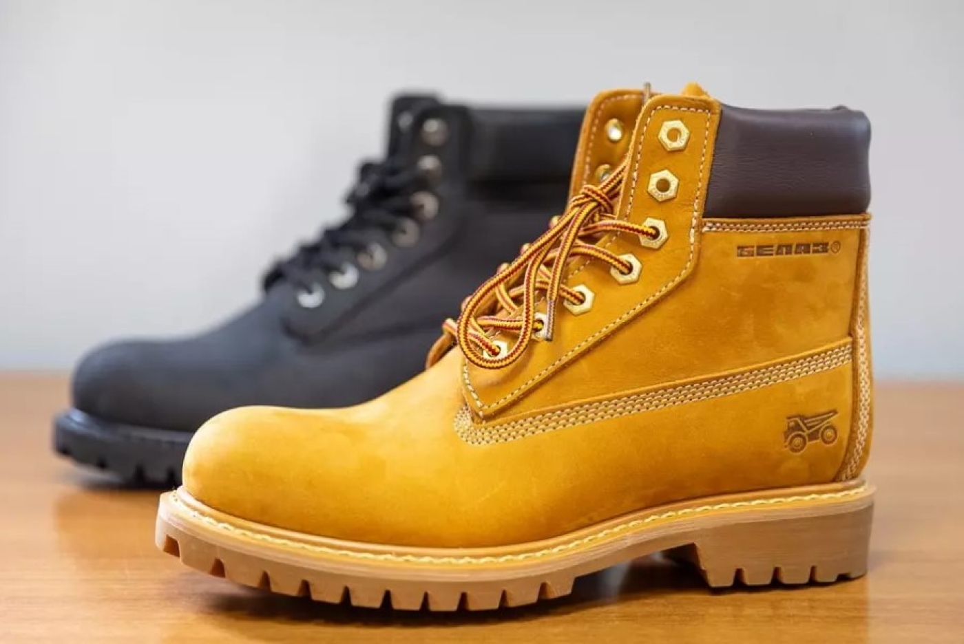 Жодинские тимберленды. БЕЛАЗ выпустил фирменные ботинки