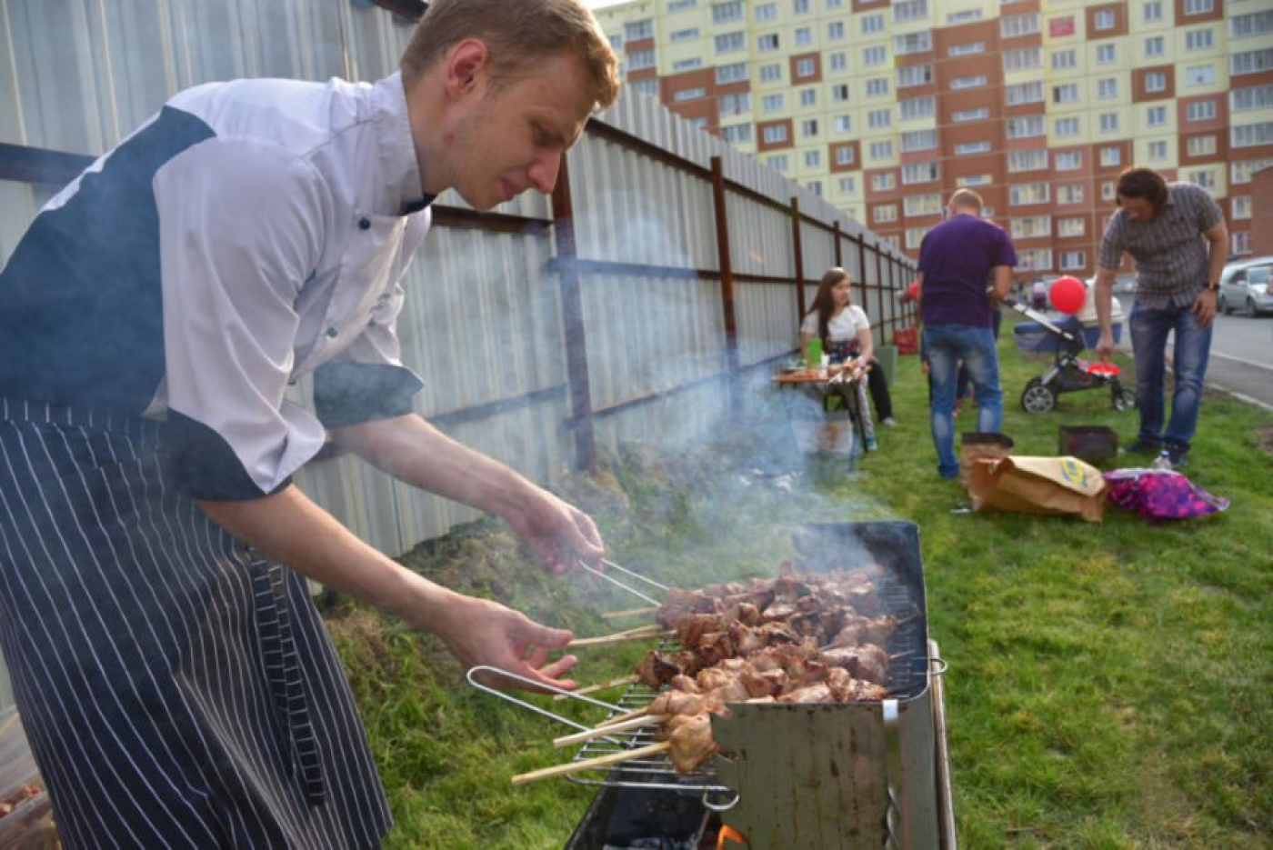 В МЧС рассказали, можно ли жарить шашлык на балконе и во дворе