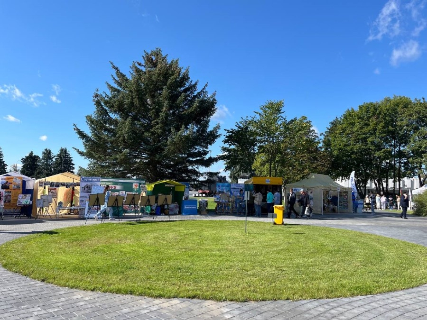 Редакция газеты «Бярэзiнская панарама» на Кургане Славы