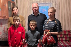 В рамках акции «Наши дети» с наступающим Новым годом поздравили семью Пантелей