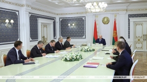 "Никакого туризма. Должен быть результат". Лукашенко потребовал усилить работу по реализации зарубежных договоренностей