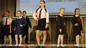 Новую школьную форму отечественных производителей представили в Витебске