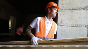 Более 17 тыс. школьников и студентов трудоустроили в июне