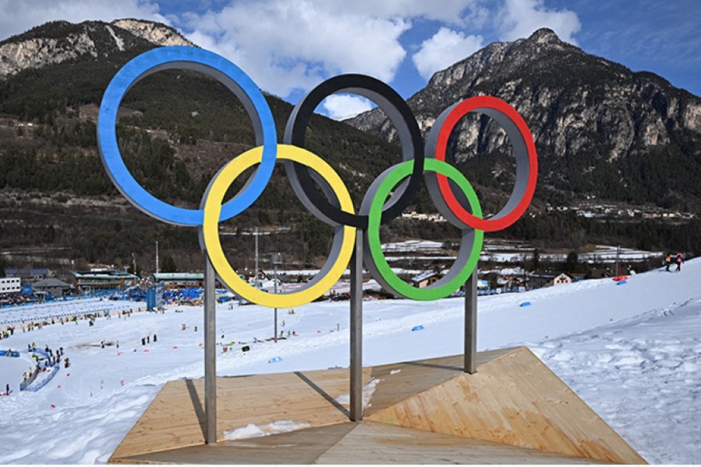 Два золота для Швейцарии и олимпийский рекорд на катке. Итоги 9 февраля на Играх-2026