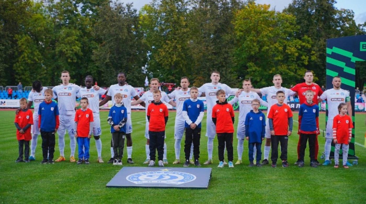 Футболисты минского "Динамо" вышли на второе место в таблице чемпионата Беларуси