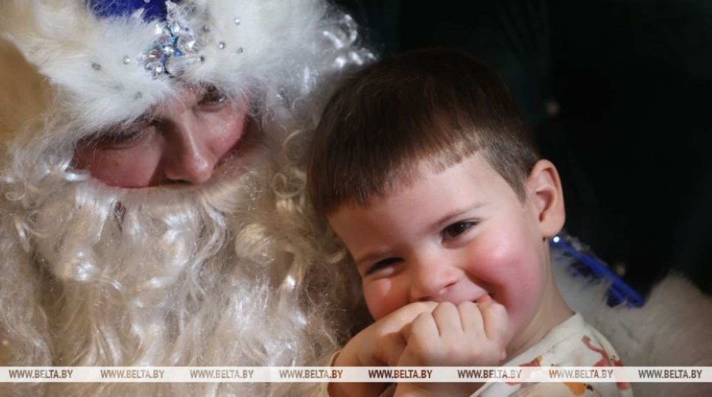 Загадать желание и получить подарок. Что увидят дети в столичной резиденции Деда Мороза