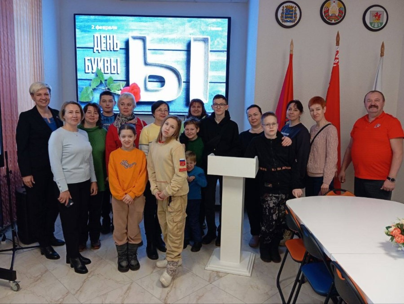 Юнармейцы прошли с экскурсией по залам Березинской центральной районной библиотеки