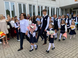 Во всех школах Минской области проходят торжественные линейки