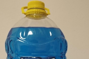 Еще пять стеклоомывающих жидкостей российского производства запретили продавать в Беларуси