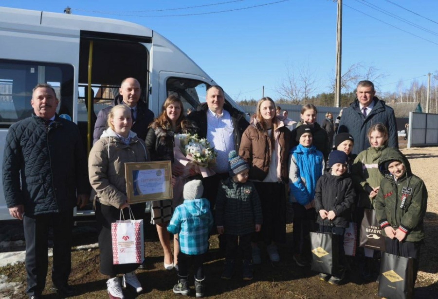 В преддверии 8 марта губернатор исполнил мечту многодетной семьи с Вилейщины