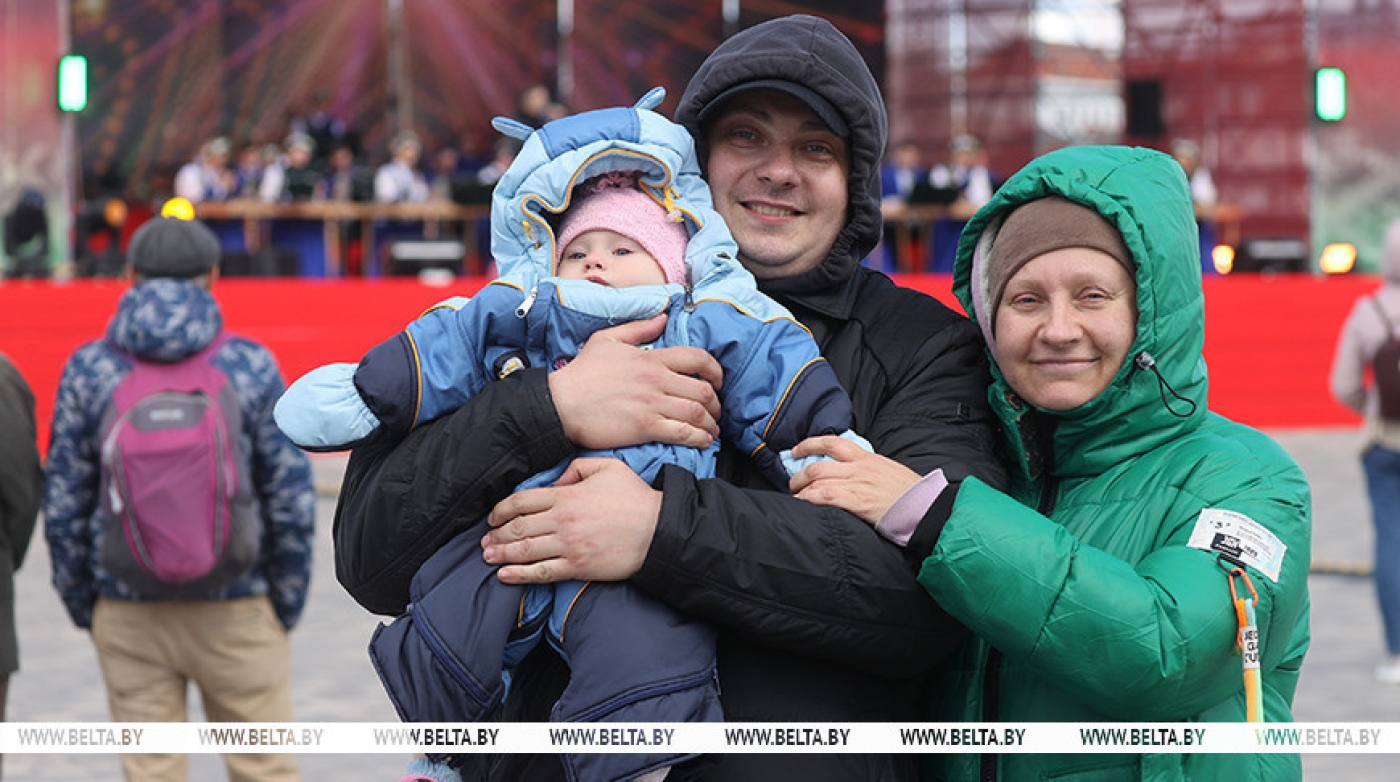 В Минске проходят гулянья, посвященные Дню Победы и Дню государственной символики