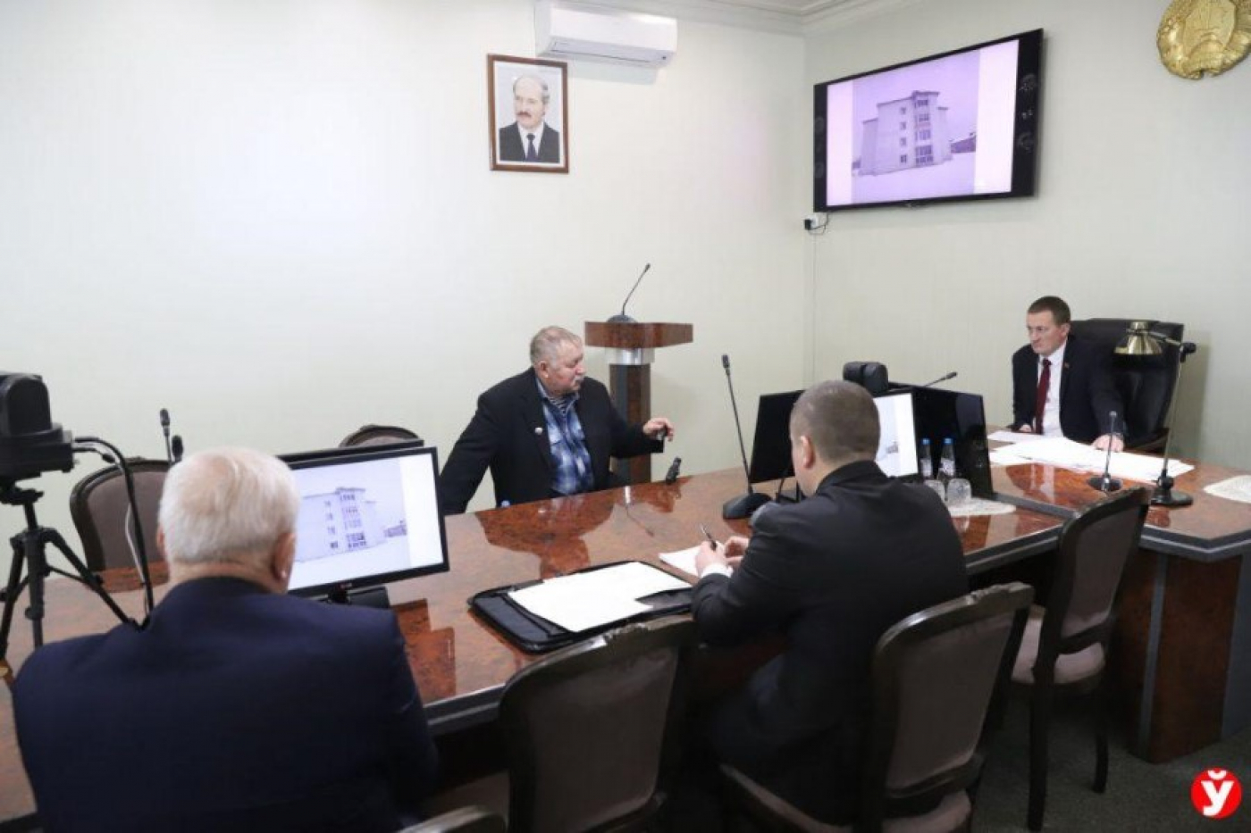 Жители Березинского района пожаловались на проблемы с ремонтом крыши