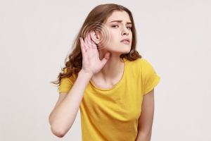 Врач-сурдолог дал советы, как сохранить слух