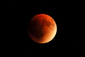 Луна во время первого полного затмения в 2026 году окрасится в багровый цвет