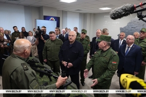 Лукашенко ознакомился с развитием в Беларуси производства боевого стрелкового оружия