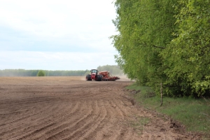 У “Брадцы” завяршаюць сеяць кукурузу